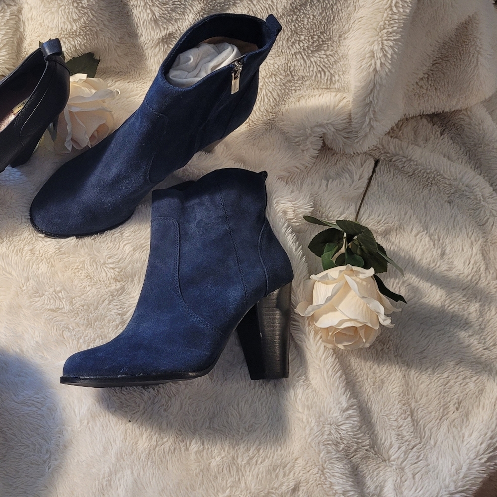 Elegant Black and Navy Women's Heels